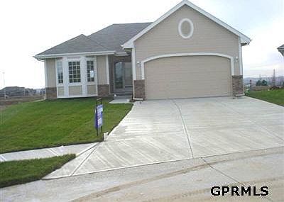 1st image of 9515 Honey Locust Cres