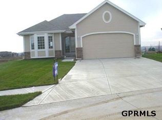 9515 Honey Locust Cres, La Vista, NE 68128