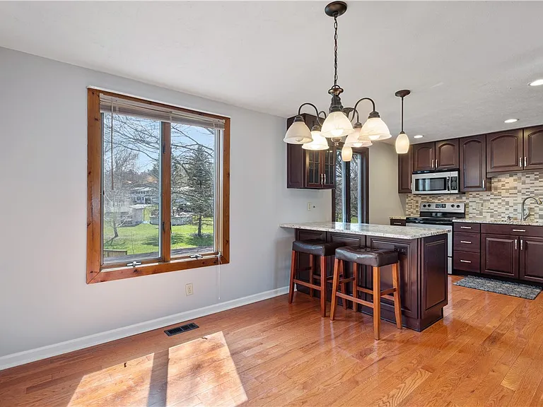 16 Wheatfield Dr — Photo 10