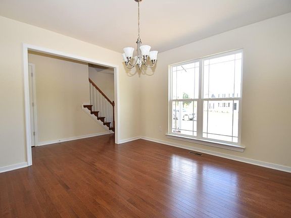 2nd image of 16 Fox Hollow Ln