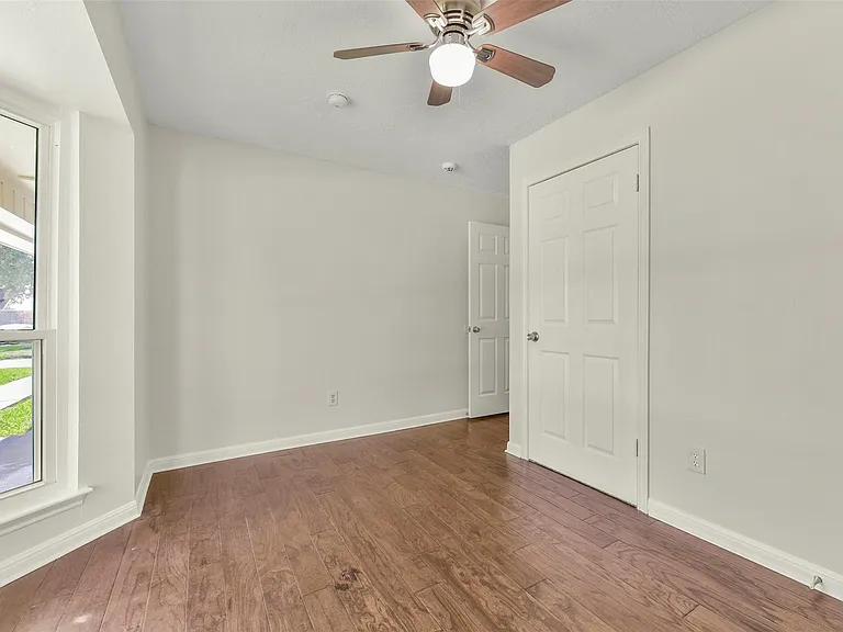 12011 Kirknoll Dr — Photo 29