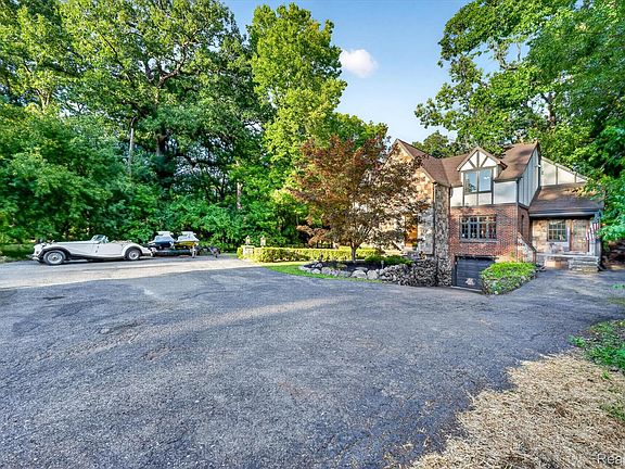 4th image of 21125 Thorofare Rd