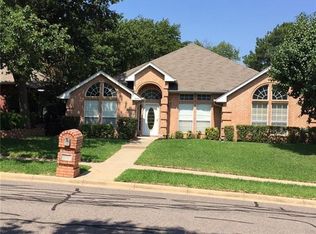 6010 Castle Creek Rd, Arlington, TX 76017