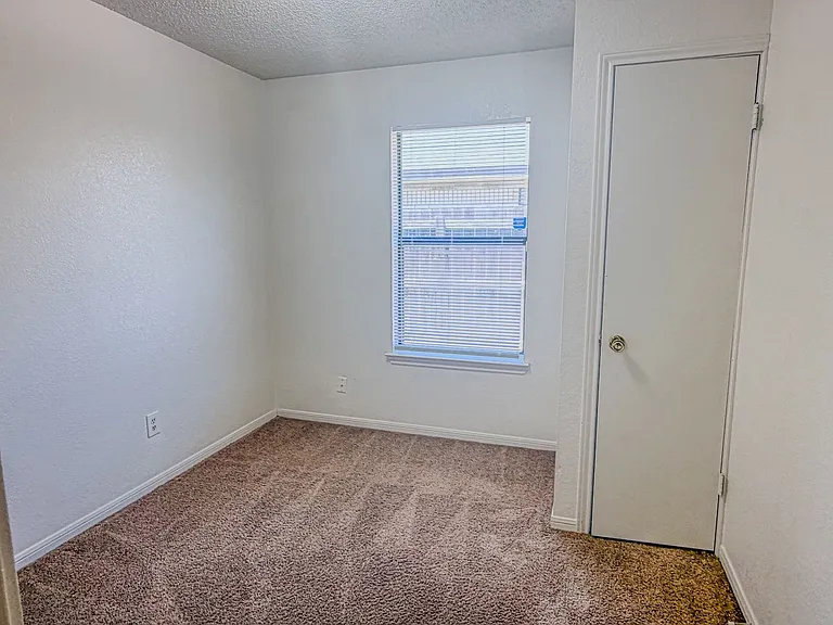 402 Alpine St — Photo 9