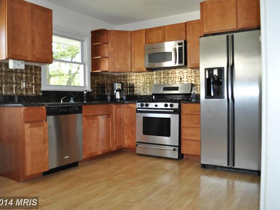 2nd image of 4820 Lawrence St