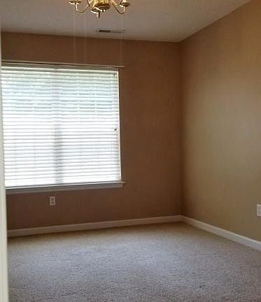 3rd image of 111 Summer Trace Dr
