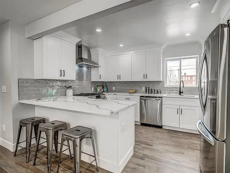 3240 Dexter St — Photo 1