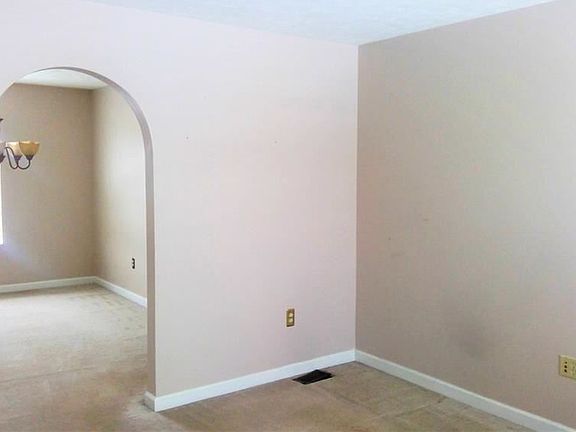 5th image of 223 Redfield Dr