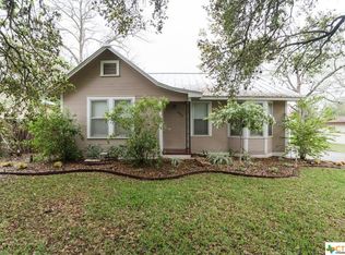 1023 Saint Matthew St, Gonzales, TX 78629