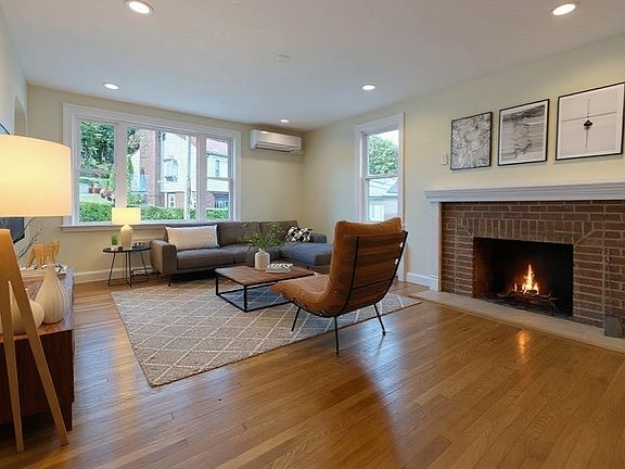 3rd image of 9 Crestway Rd