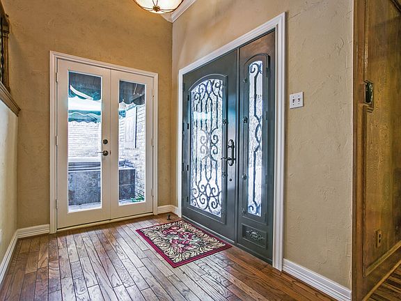 3rd image of 6235 Twin Oaks Cir