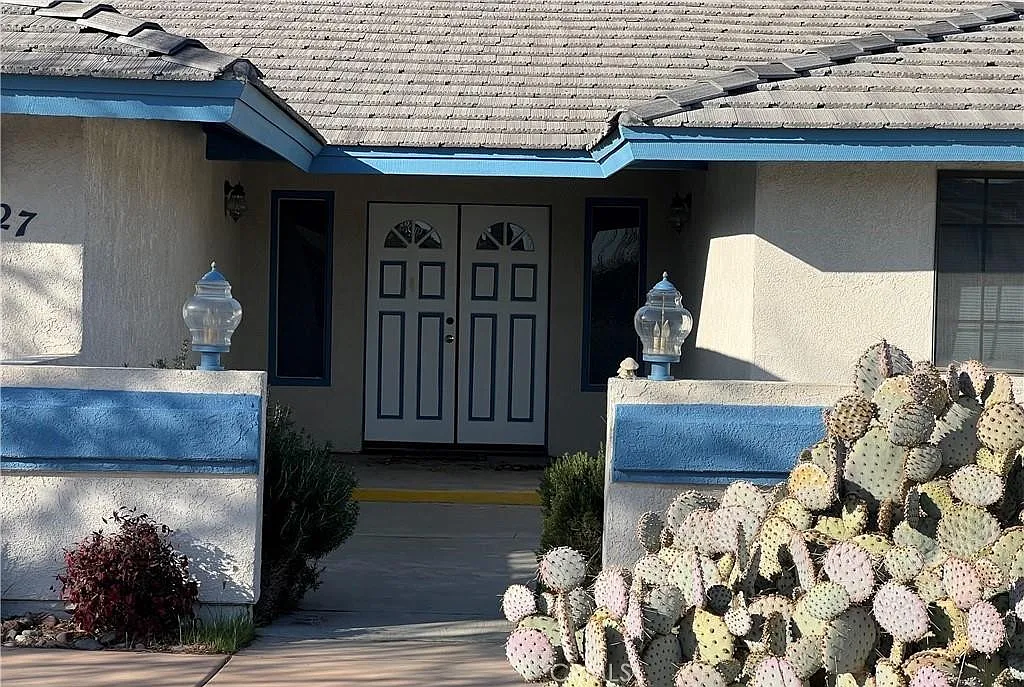 3 bed, 1718 sqft, $2,200 — Photo 1