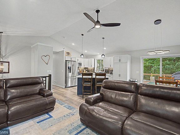 5th image of 748 101st Ln NE