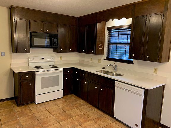 5th image of 1225 Pinnacle Cir #B