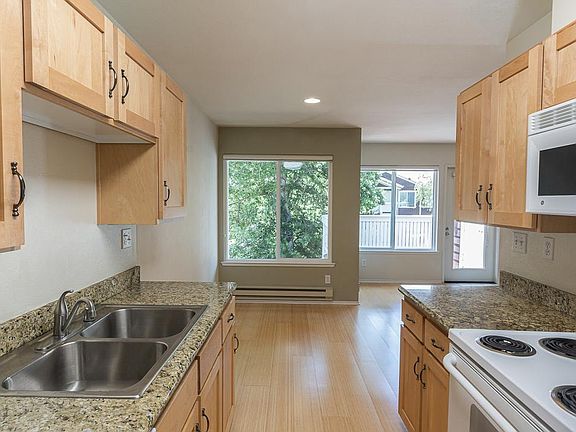 4th image of 54 Marina Lakes Dr