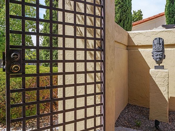 4th image of 1124 Los Jardines Cir