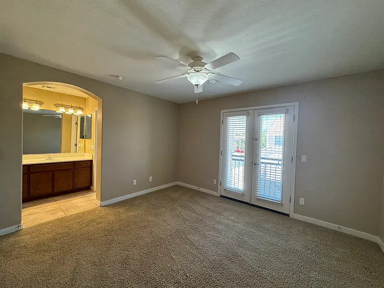 1143 E Cedar St — Photo 16