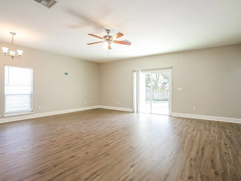 1507 Julia St — Photo 6