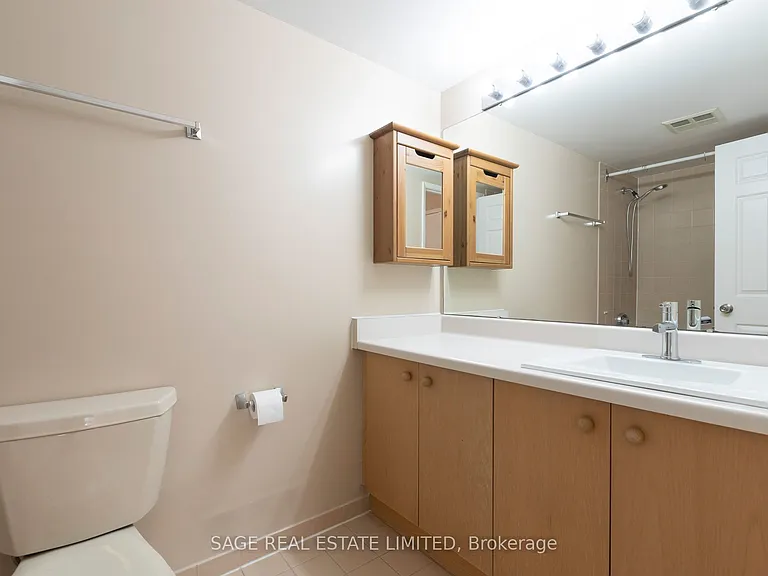 25 George St S #302 — Photo 29