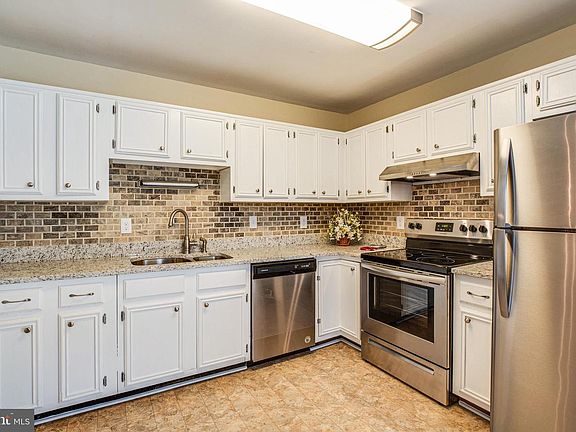 2nd image of 808 Dinwiddie Dr