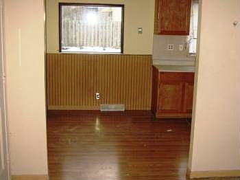 4th image of 24099 Eton Ave
