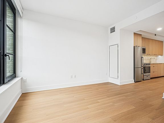 5th image of 499 President St #318