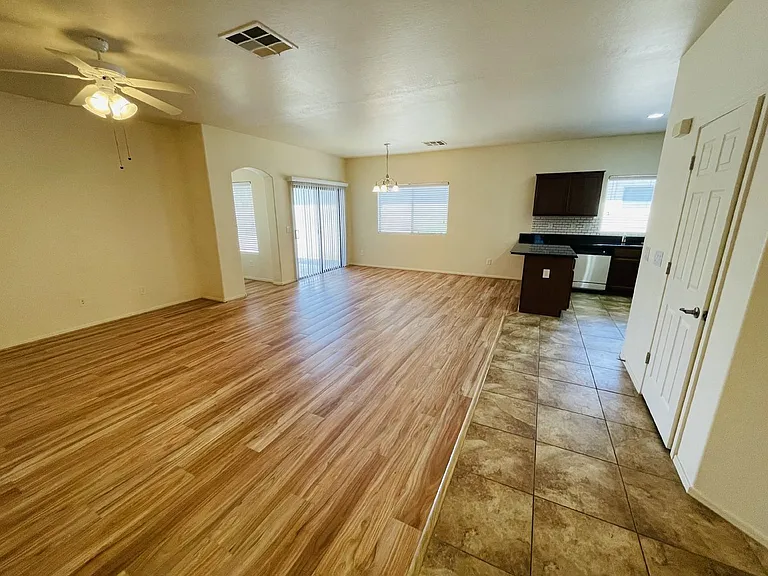 37078 W Mondragone Ln — Photo 11