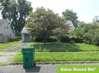 19 Jester Ln, Levittown, PA 19055