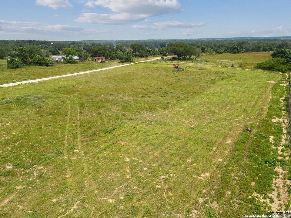 1st image of 1585 Mogford Rd