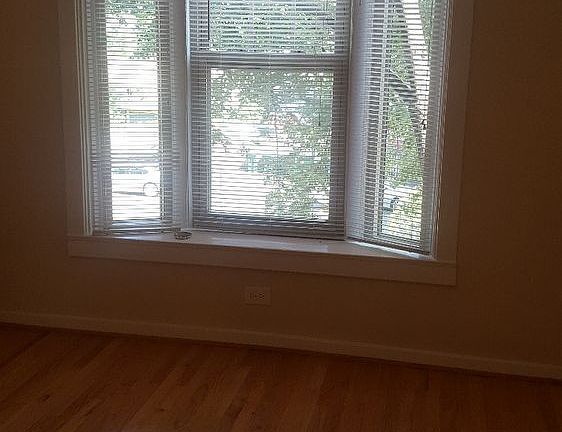 3rd image of 909 Pleasant St APT 2E