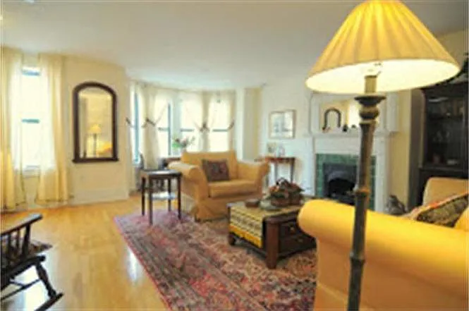 2 bed, 1.5 bath, 1232 sqft, $4,155 — Photo 4