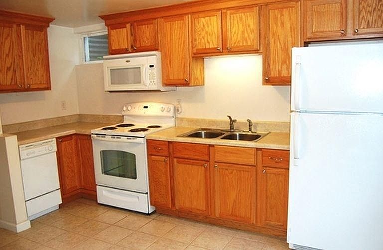 fully equipped eat in kitchen