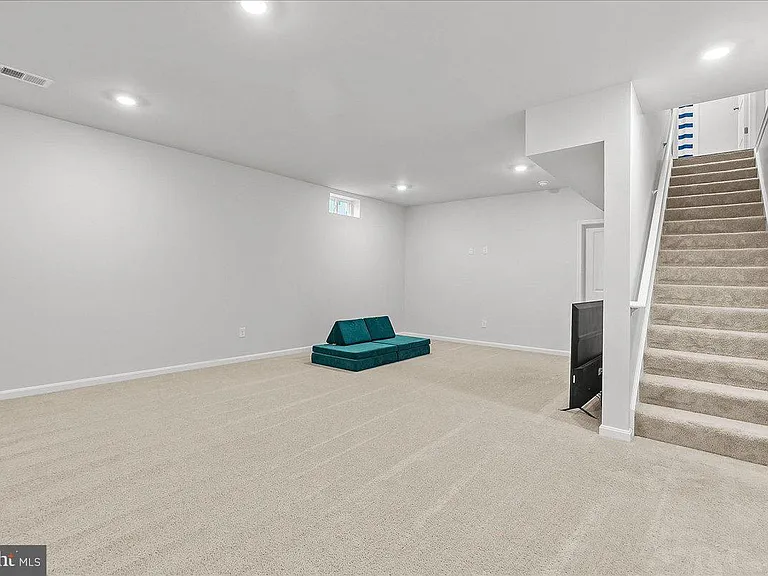 109 Woodford Dr — Photo 44