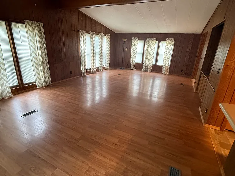 910 N Ealy St — Photo 17