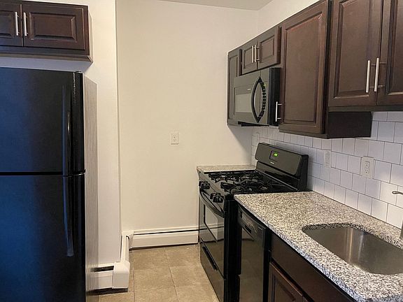 2nd image of 202-204 E Hanover St #3A
