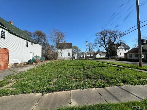 928 Centre Ave #14, Niagara Falls, NY 14305