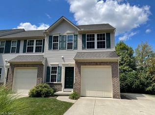 1214 Wellingshire Cir, Cuyahoga Falls, OH 44221