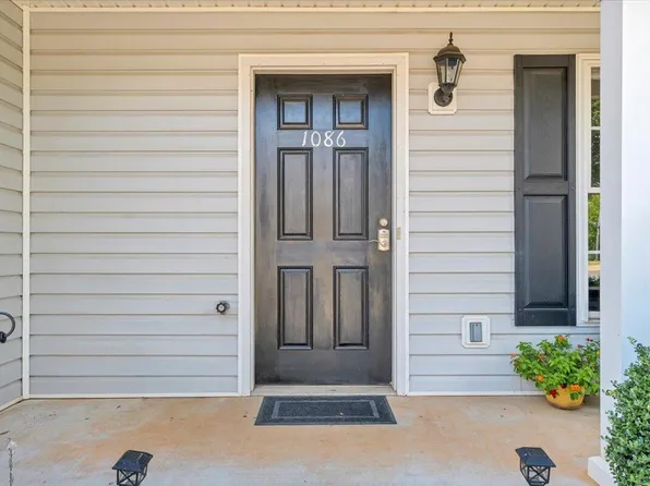 1086 Haymore Dr, Moneta, VA 24121