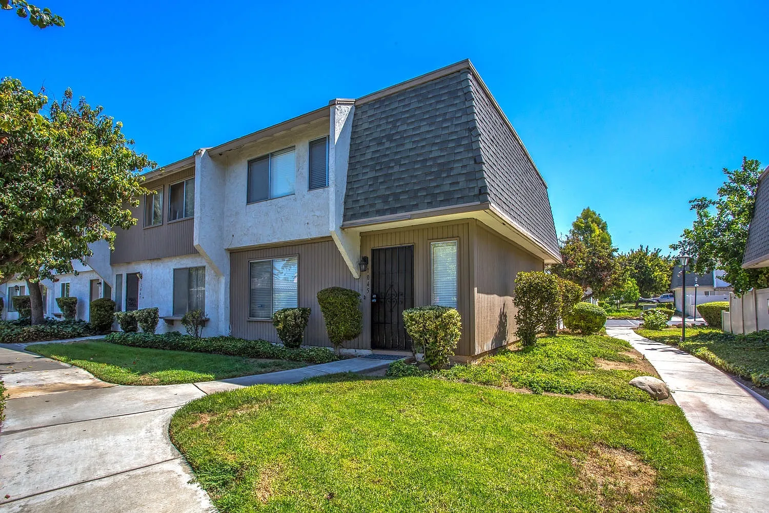 Charming 3-Bedroom Townhome in Riverside Space, Comfort & Convenience! — Photo 1