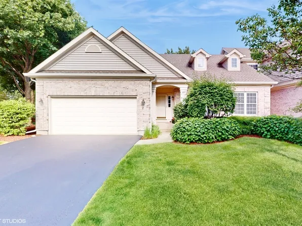 2 Juniper Ct, Lake In The Hills, IL 60156