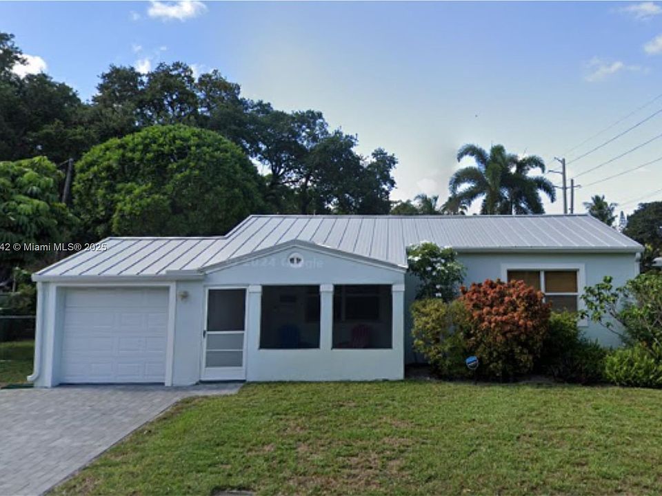 1st image of 901 SW 18th Ct