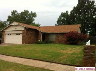 2004 N Cedar St, Owasso, OK 74055