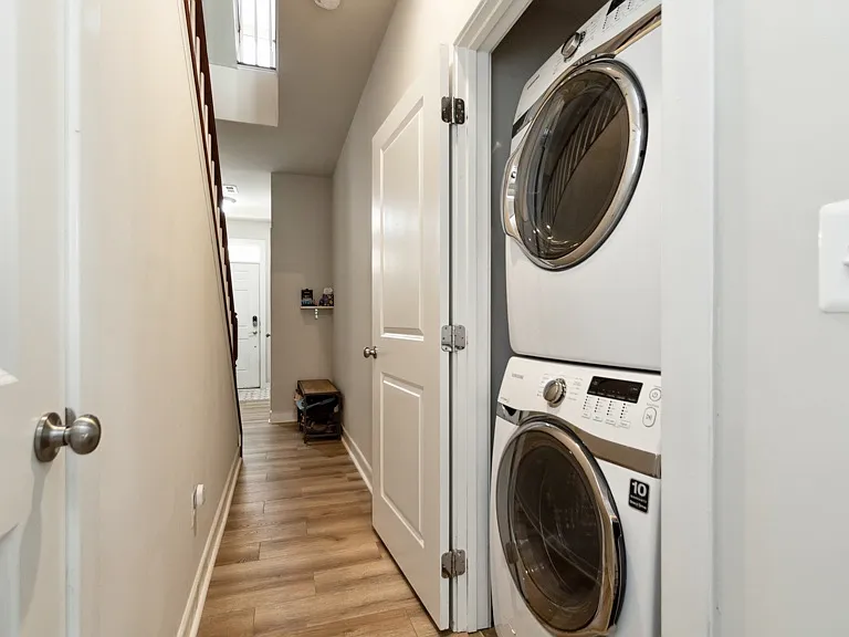 213 Shamrock Dr — Photo 2