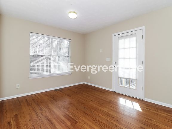 4th image of 520 Ashland Manor Dr