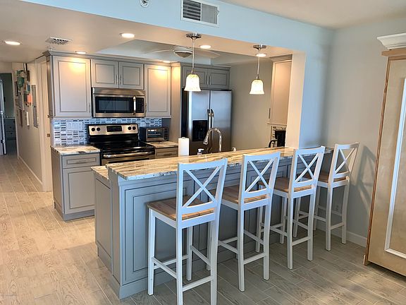 5th image of 8700 Ridgewood Ave #404