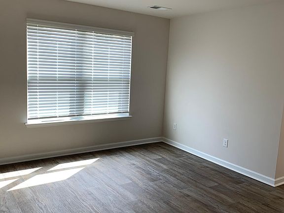 3rd image of 554 Pinecrest St NW