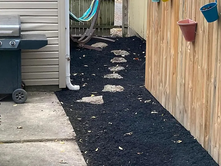 Courtyard - *note fence is only 1 piece for privacy/decorative. This property is not fenced in completely