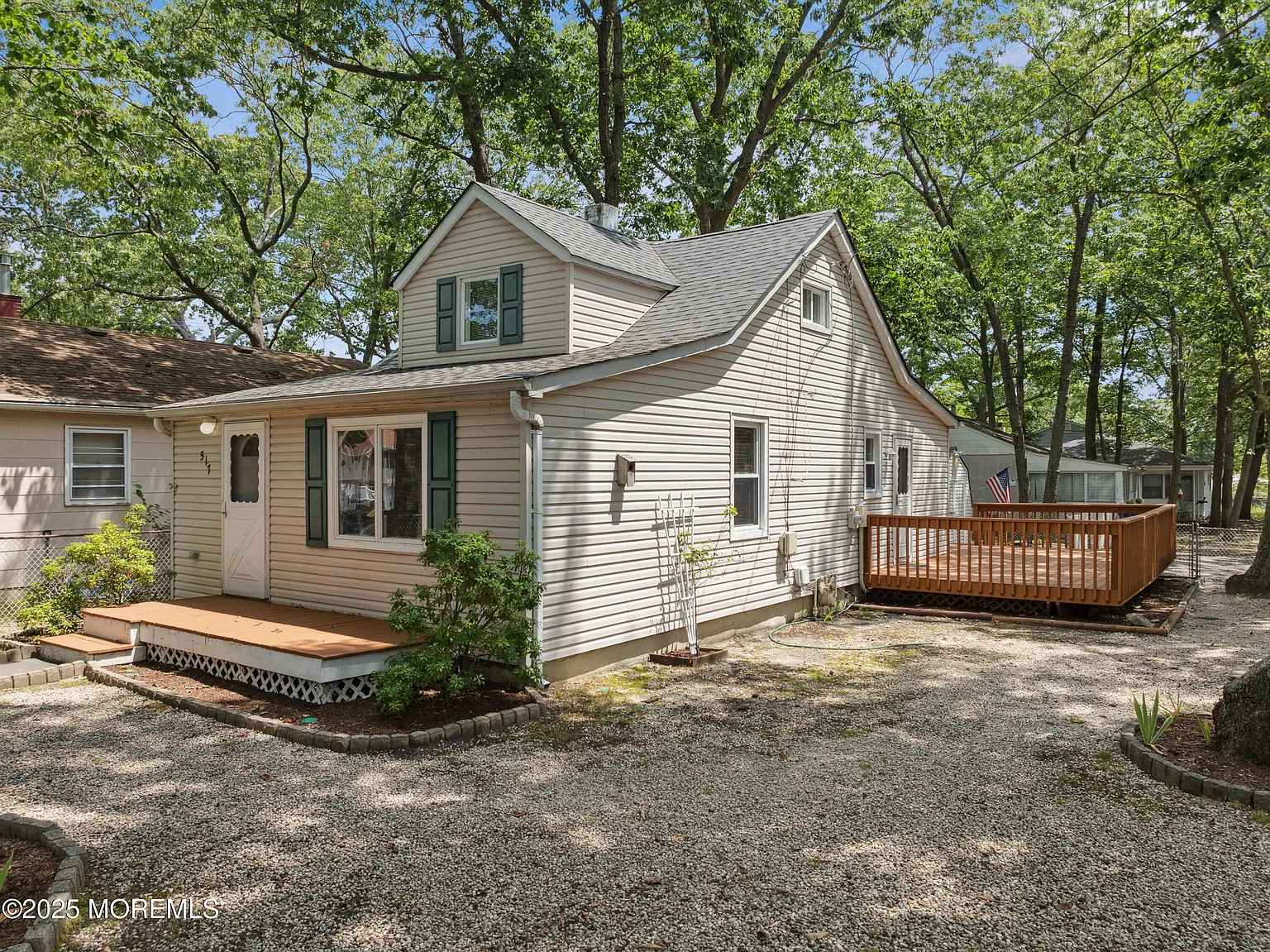 517 River Drive photo 1