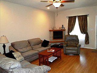 3rd image of 933 N Louisa Ave