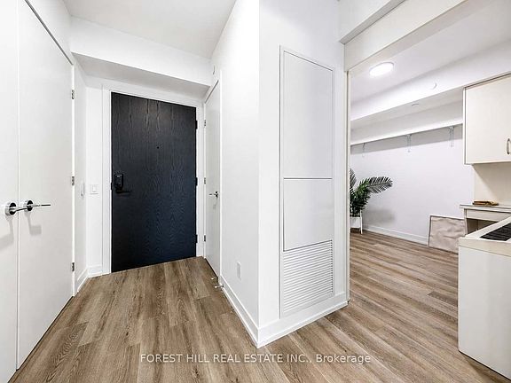 3rd image of 771 Yonge St W #601